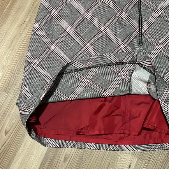 Bar III Zipper Detail Plaid Skirt Black Red Size 4 Lined Classic School girl - Picture 6 of 12